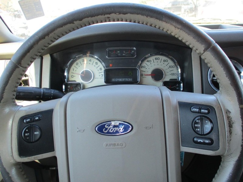 Ford Expedition Vehicle Image 13
