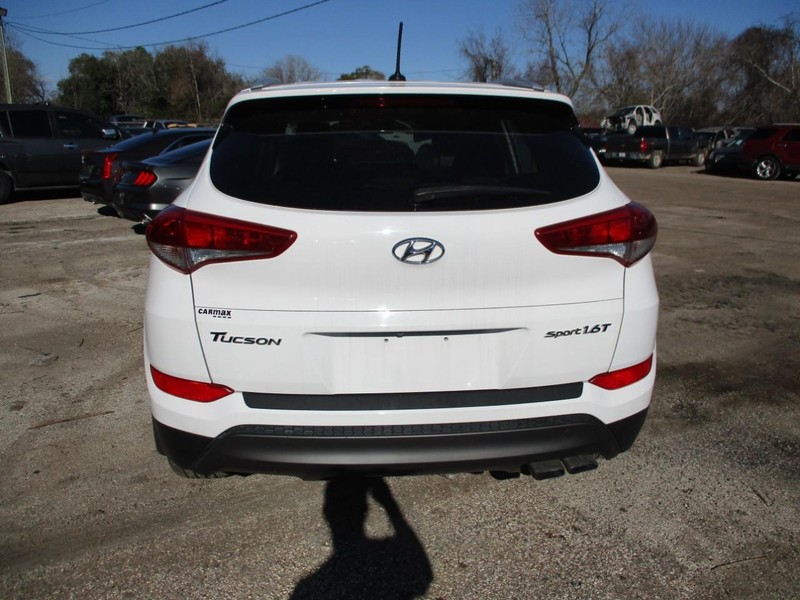 Hyundai Tucson Vehicle Image 06