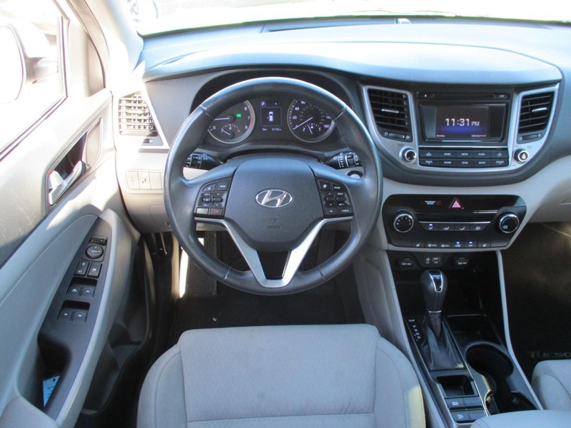 Hyundai Tucson Vehicle Image 19
