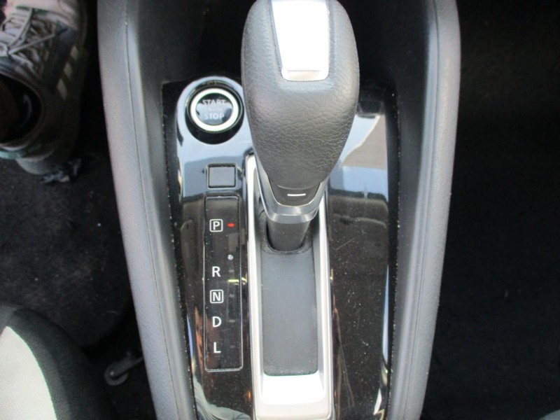 Nissan Versa Vehicle Image 18