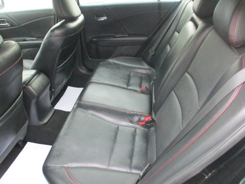 Honda Accord Sedan Vehicle Image 11