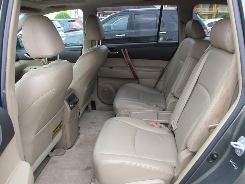 Toyota Highlander Vehicle Image 09