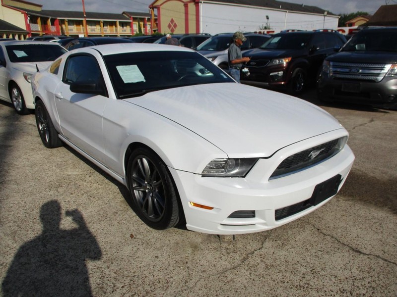 Ford Mustang Vehicle Image 03