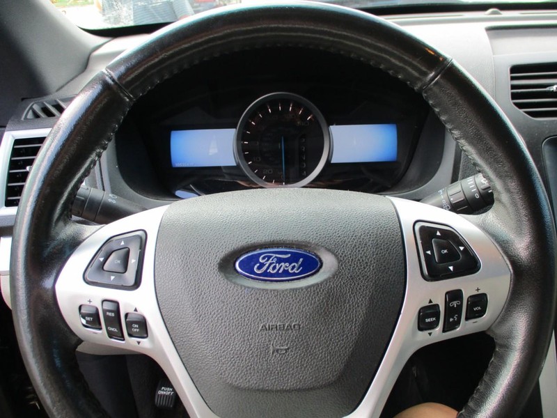 Ford Explorer Vehicle Image 14