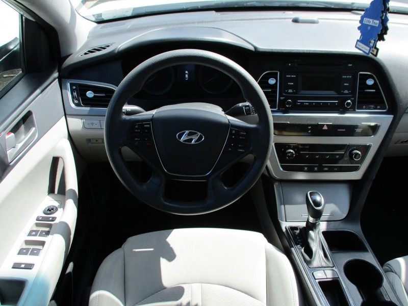Hyundai Sonata Vehicle Image 10