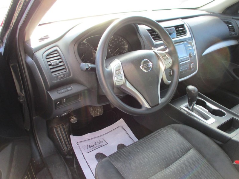 Nissan Altima Vehicle Image 05