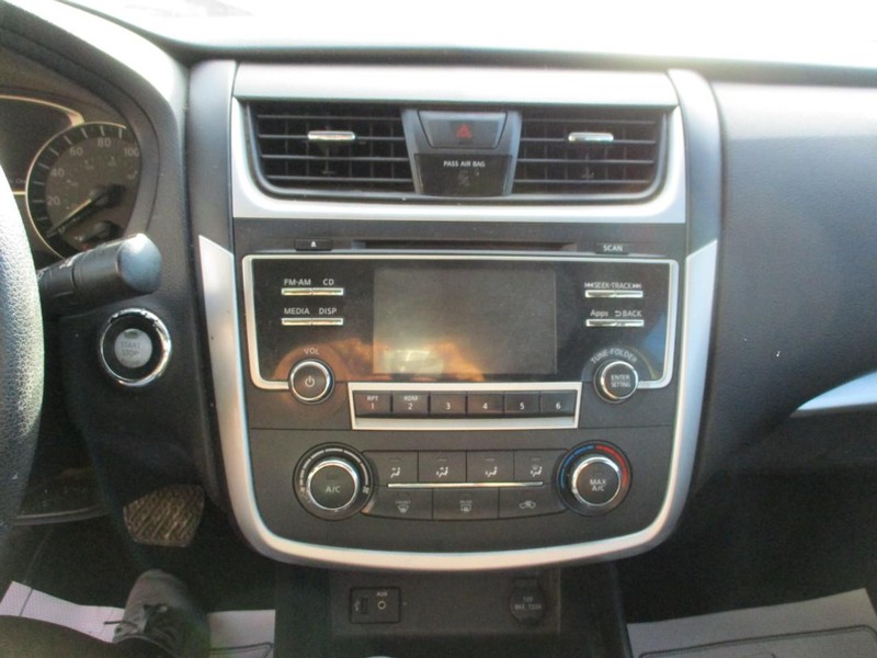 Nissan Altima Vehicle Image 10