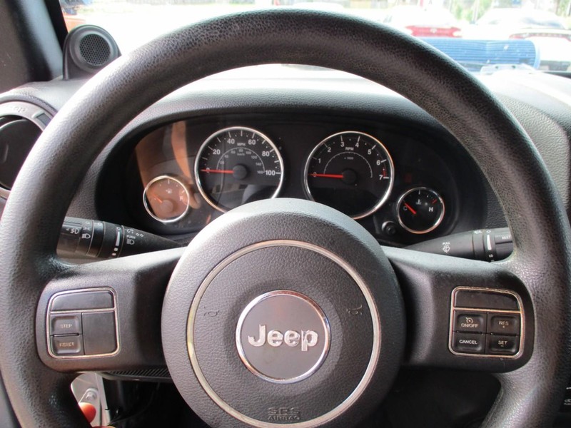 Jeep Wrangler Unlimited Vehicle Image 16