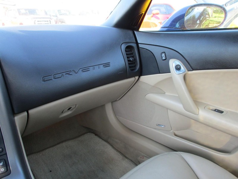 Chevrolet Corvette Vehicle Image 14