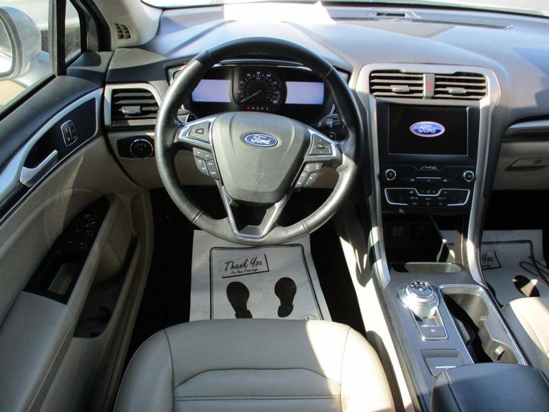 Ford Fusion Vehicle Image 09