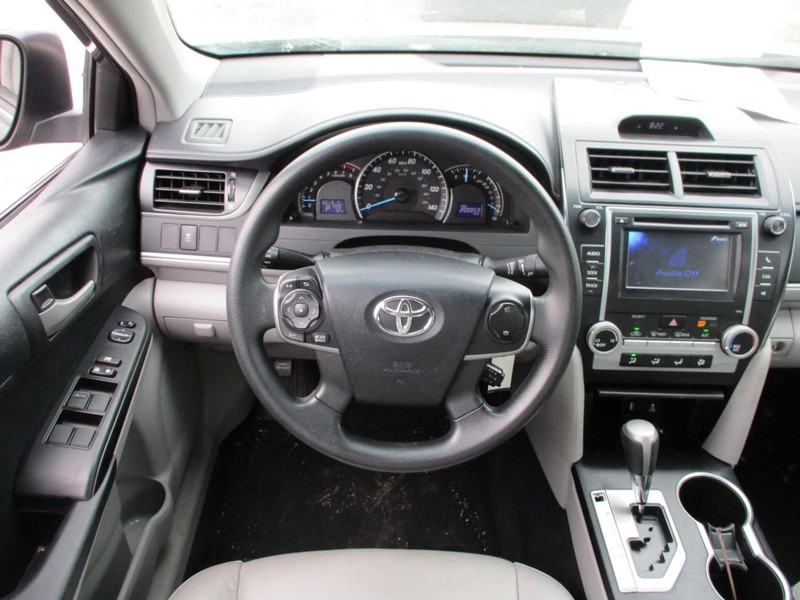 Toyota Camry Vehicle Image 10