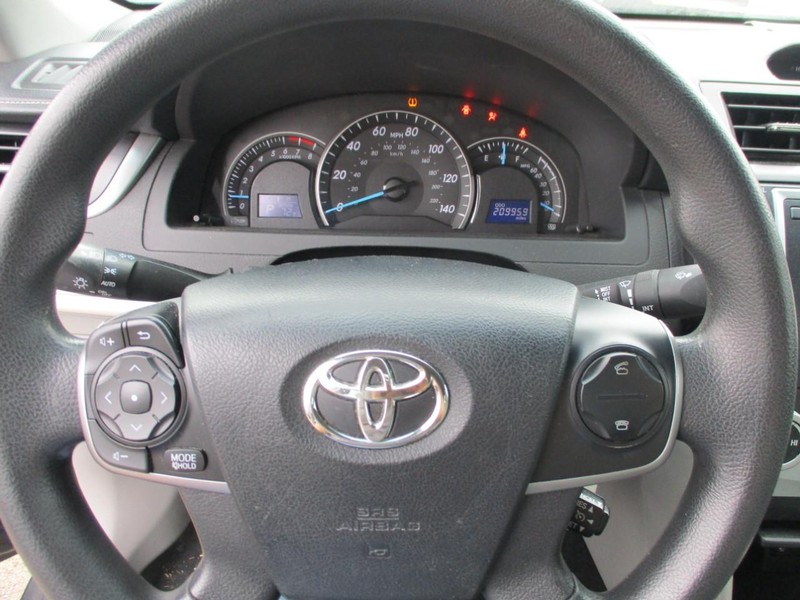 Toyota Camry Vehicle Image 11
