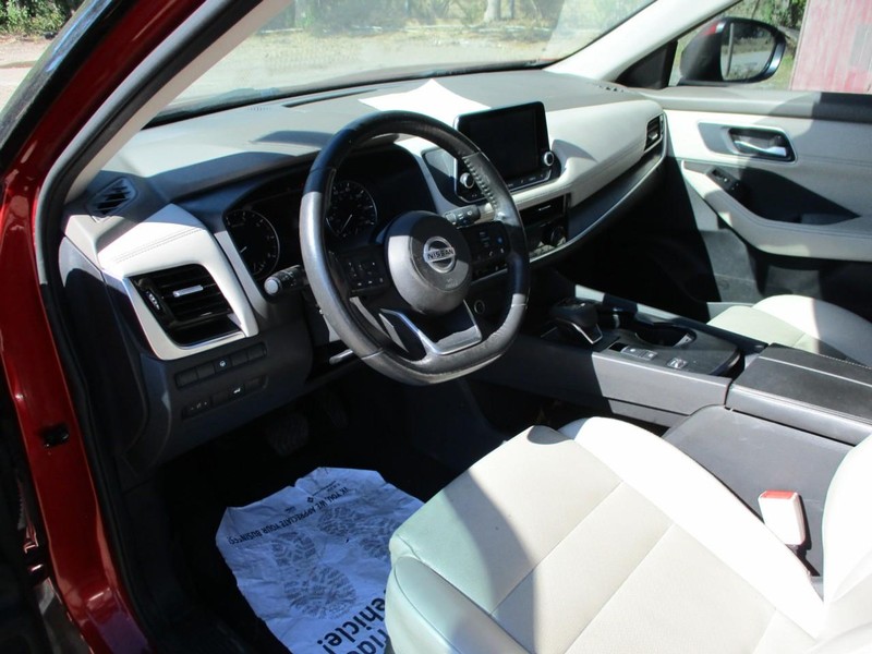 Nissan Rogue Vehicle Image 09