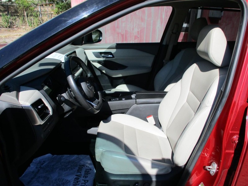 Nissan Rogue Vehicle Image 10