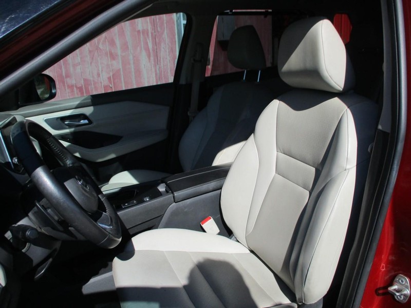 Nissan Rogue Vehicle Image 11