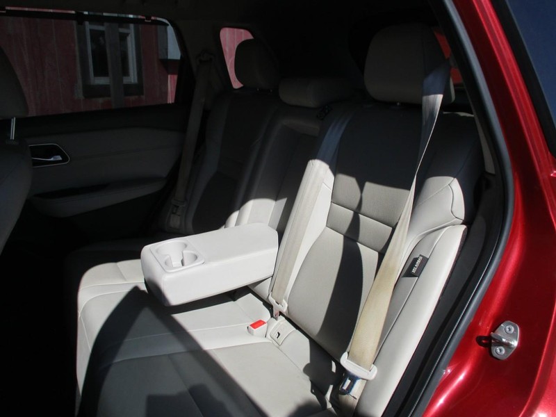Nissan Rogue Vehicle Image 13