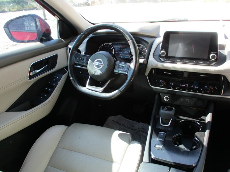 Nissan Rogue Vehicle Image 18