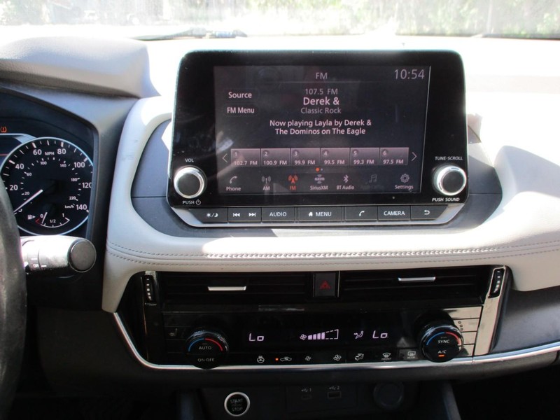 Nissan Rogue Vehicle Image 20