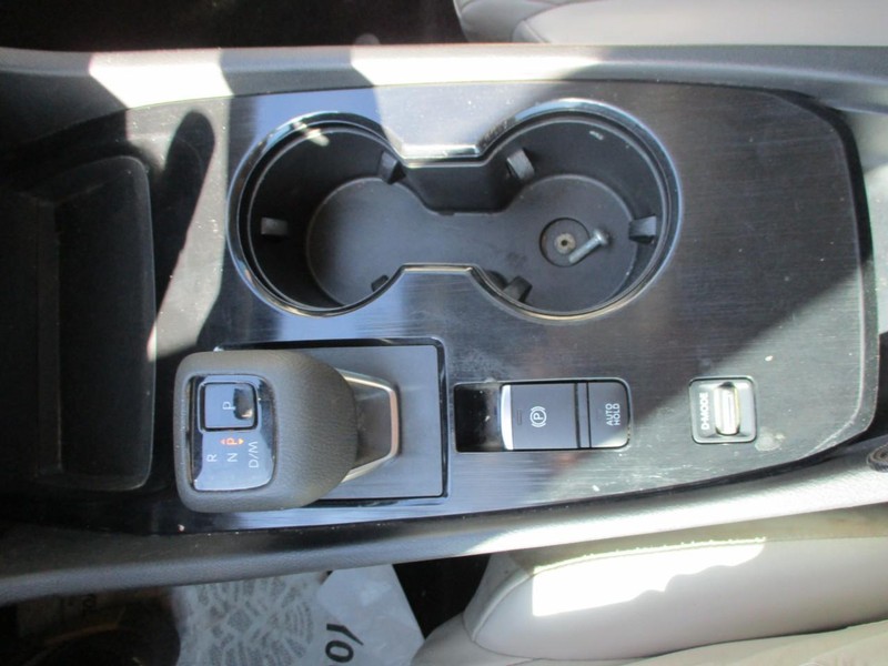 Nissan Rogue Vehicle Image 21