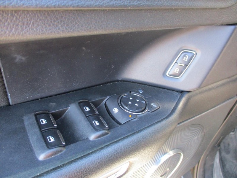 Ford Expedition Vehicle Image 11