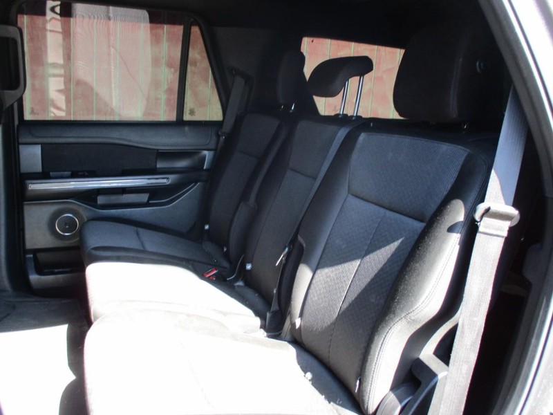 Ford Expedition Vehicle Image 14