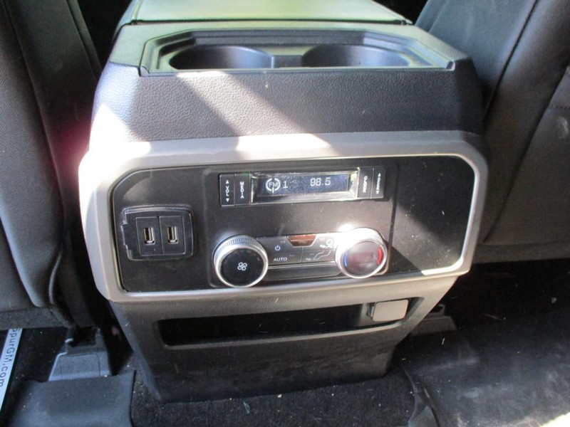 Ford Expedition Vehicle Image 16