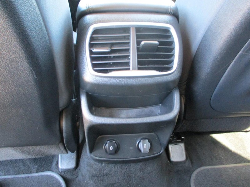 Hyundai Santa Fe Vehicle Image 13