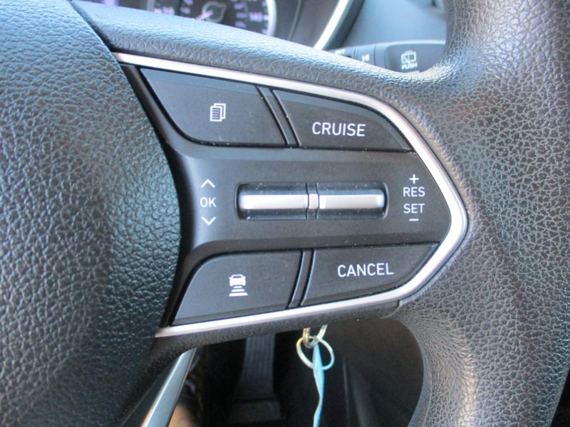 Hyundai Santa Fe Vehicle Image 18