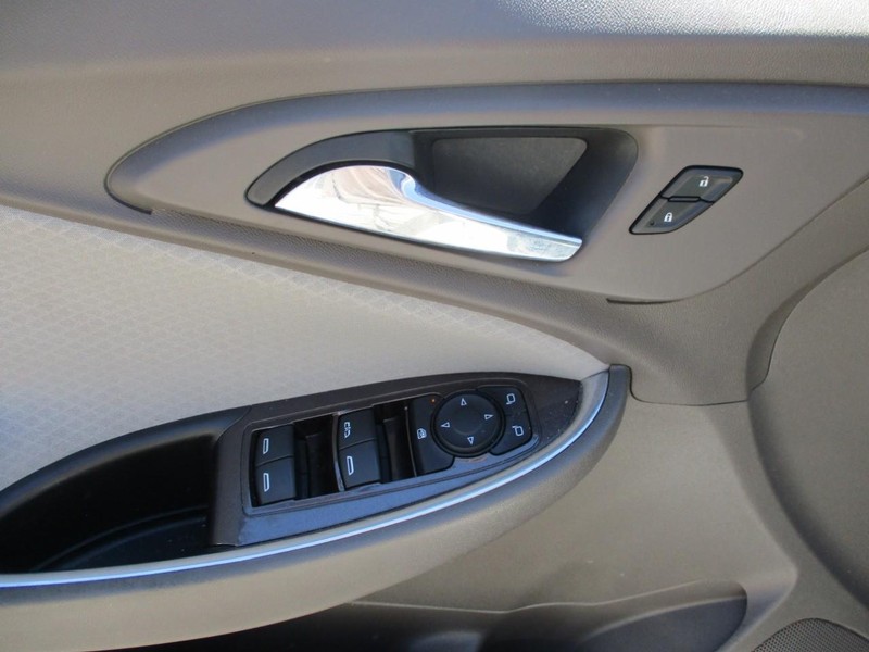 Chevrolet Malibu Vehicle Image 08