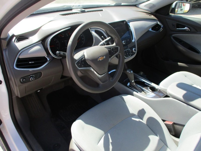 Chevrolet Malibu Vehicle Image 15