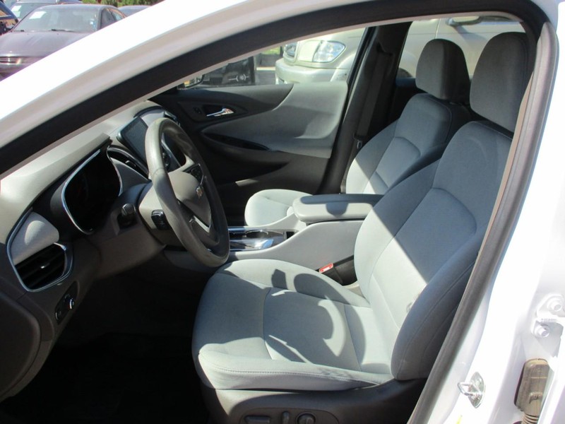 Chevrolet Malibu Vehicle Image 16
