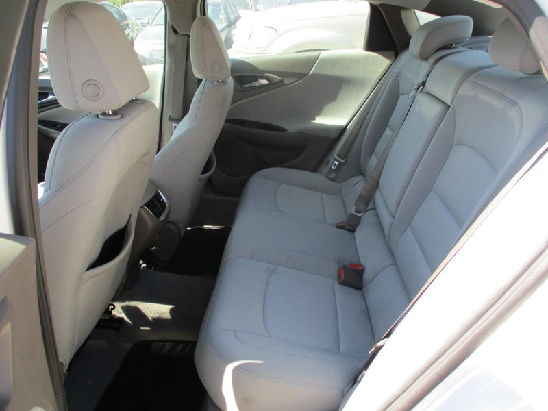 Chevrolet Malibu Vehicle Image 17