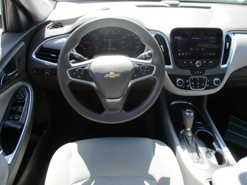 Chevrolet Malibu Vehicle Image 18