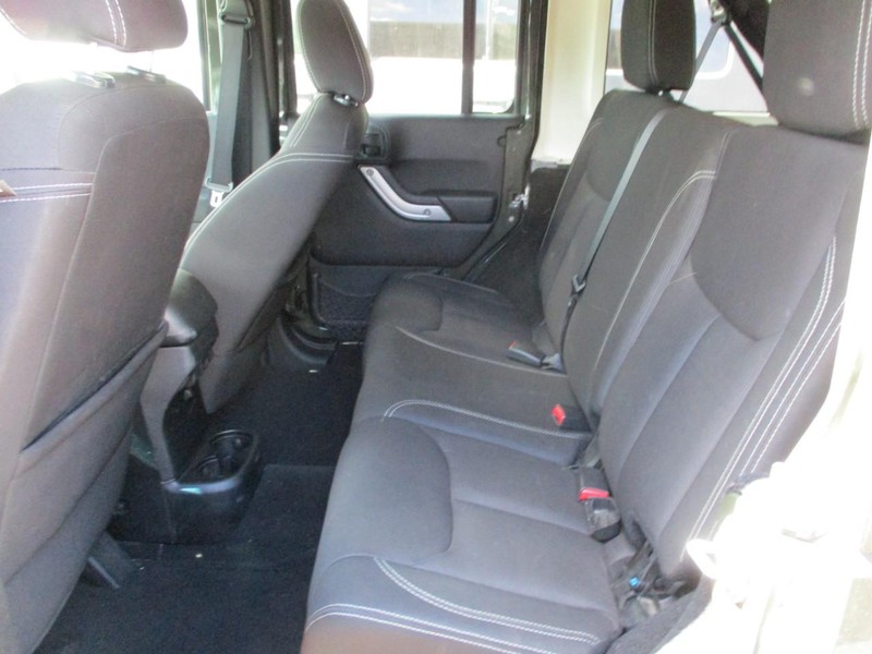 Jeep Wrangler Unlimited Vehicle Image 11