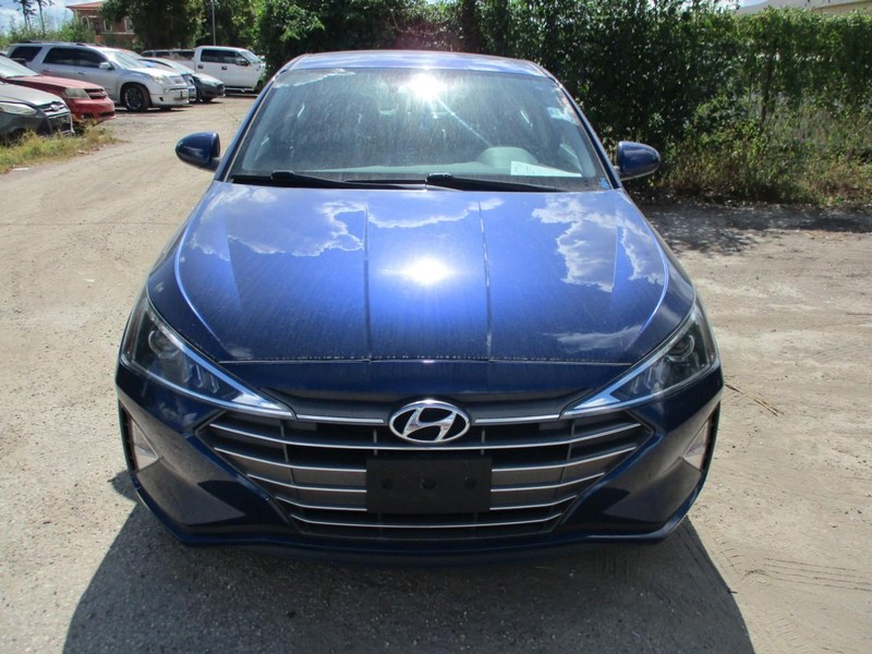 Hyundai Elantra Vehicle Image 02