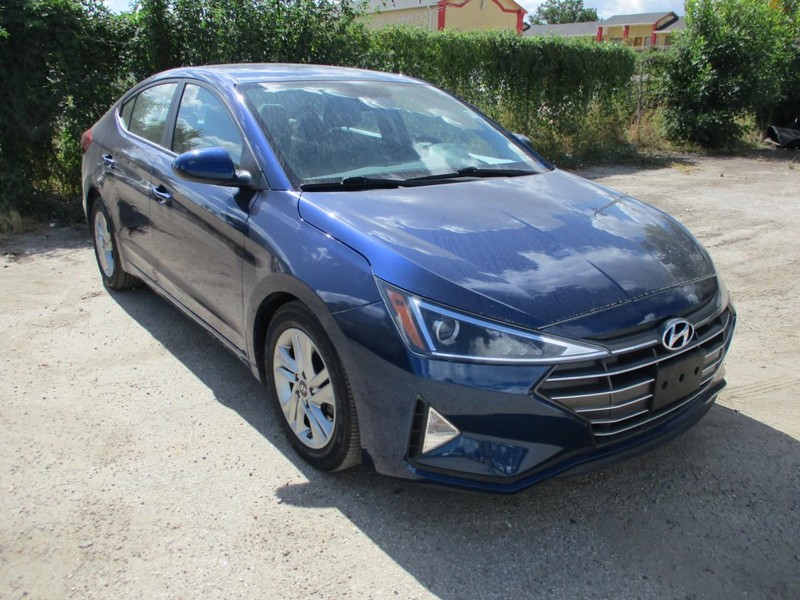 Hyundai Elantra Vehicle Image 03