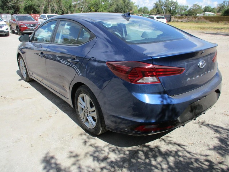 Hyundai Elantra Vehicle Image 05