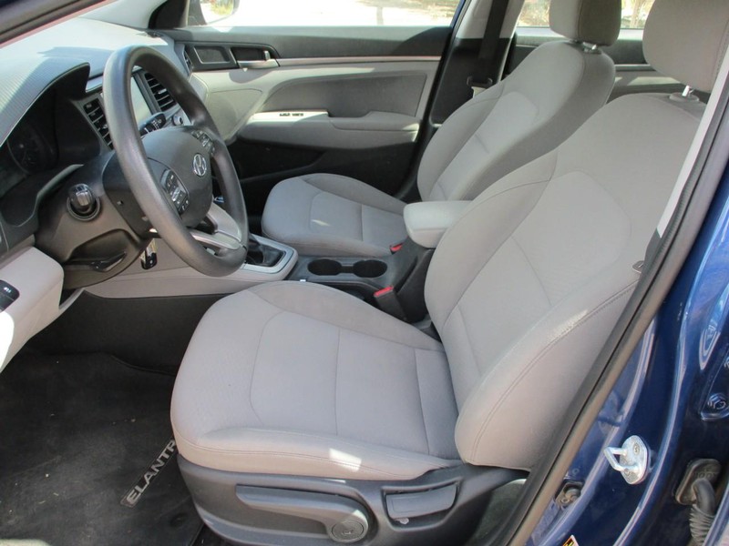 Hyundai Elantra Vehicle Image 07