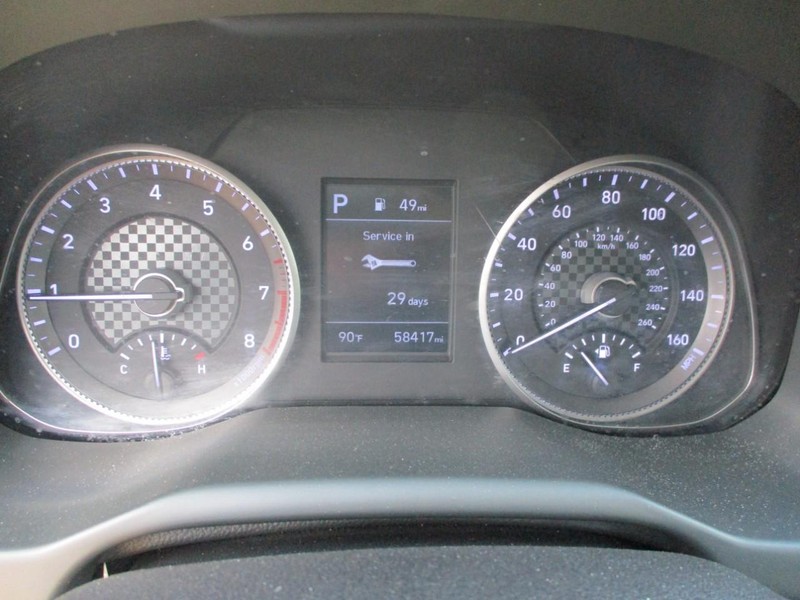 Hyundai Elantra Vehicle Image 12