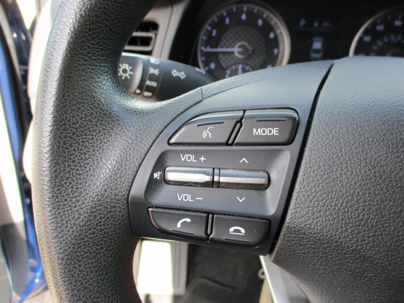 Hyundai Elantra Vehicle Image 15