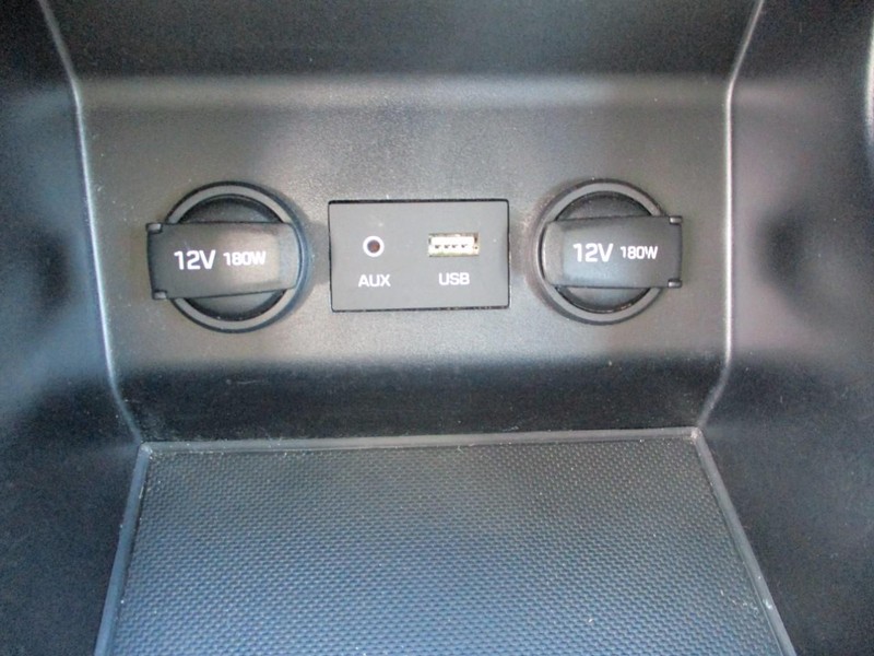 Hyundai Elantra Vehicle Image 16