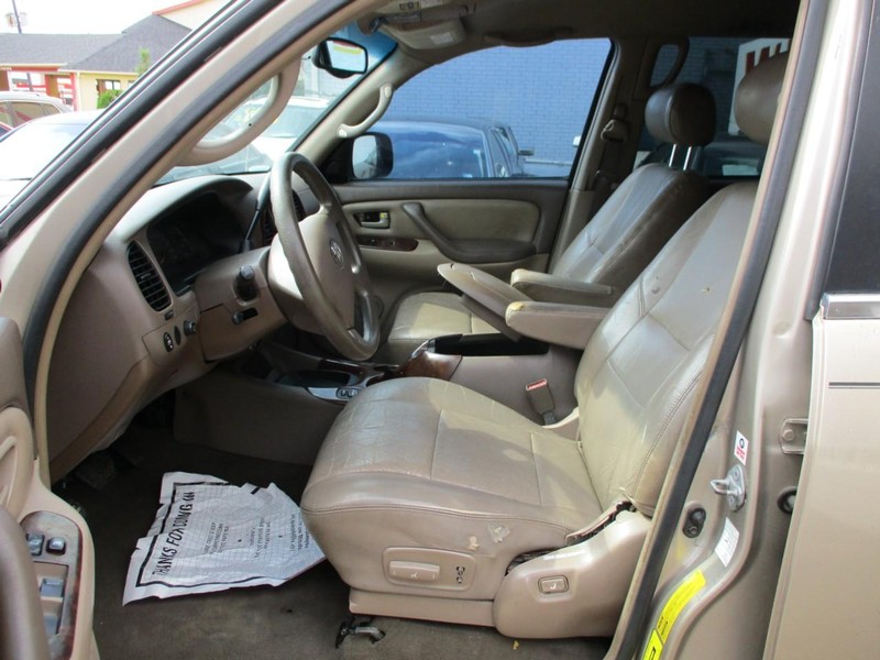 Toyota Sequoia Vehicle Image 04