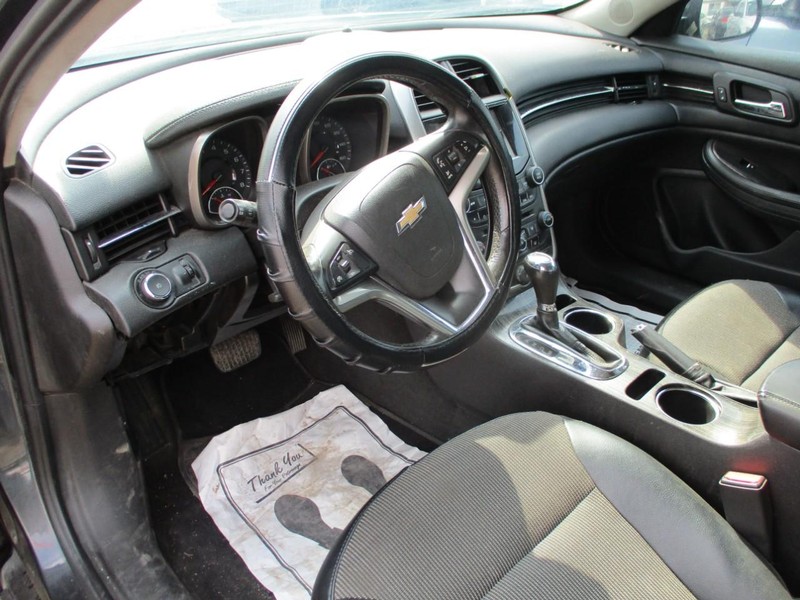 Chevrolet Malibu Vehicle Image 05
