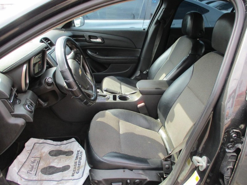 Chevrolet Malibu Vehicle Image 06