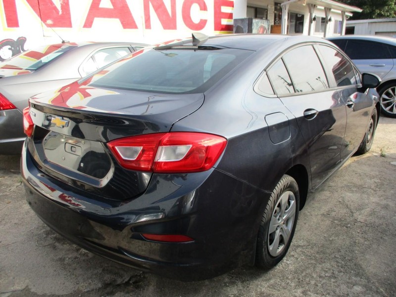 Chevrolet Cruze Vehicle Image 04
