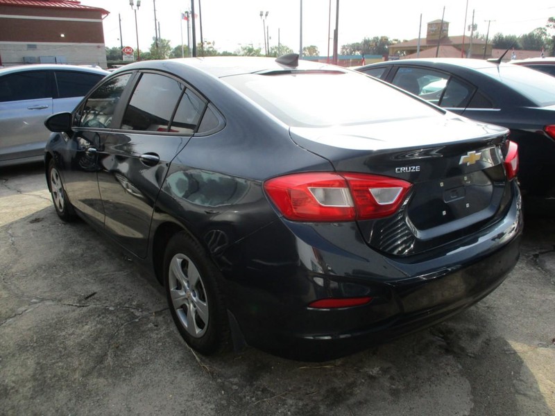Chevrolet Cruze Vehicle Image 05