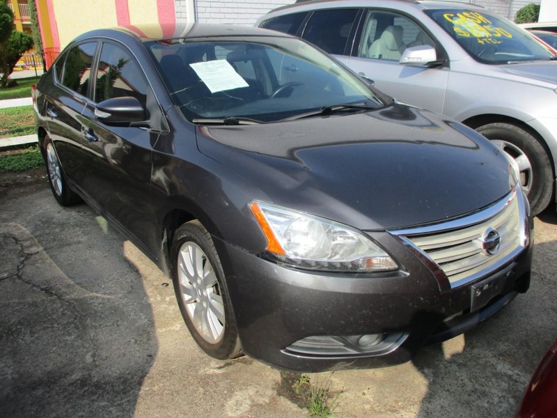 Nissan Sentra Vehicle Image 02