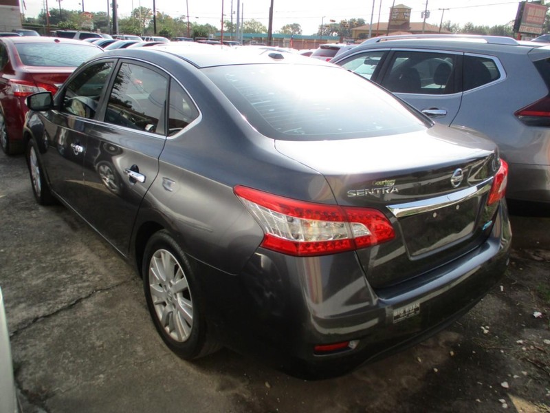 Nissan Sentra Vehicle Image 03