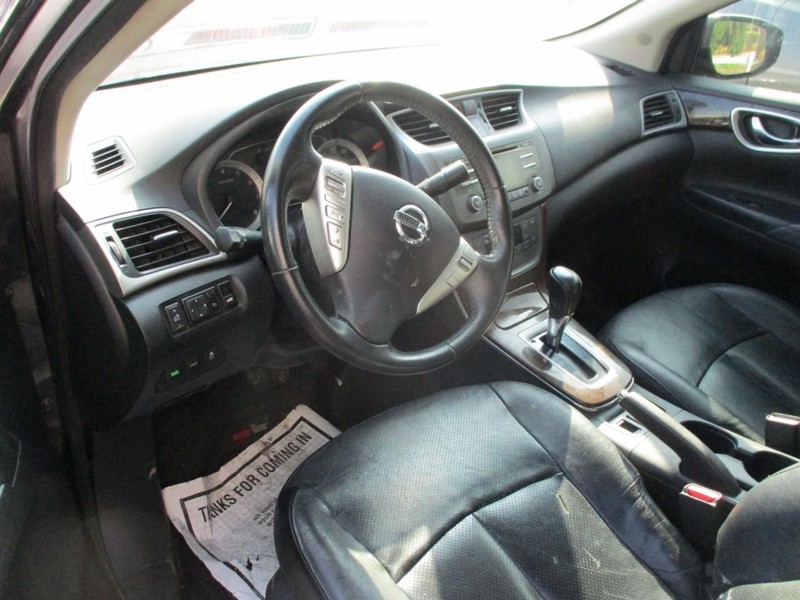 Nissan Sentra Vehicle Image 04