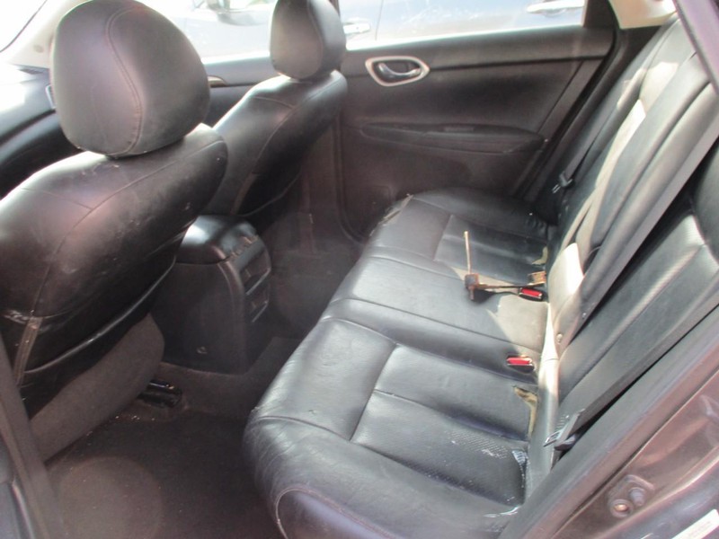 Nissan Sentra Vehicle Image 06